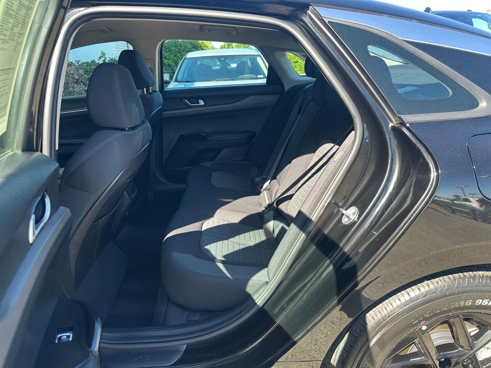 Thumbnail: 2025 Kia K5 - 27