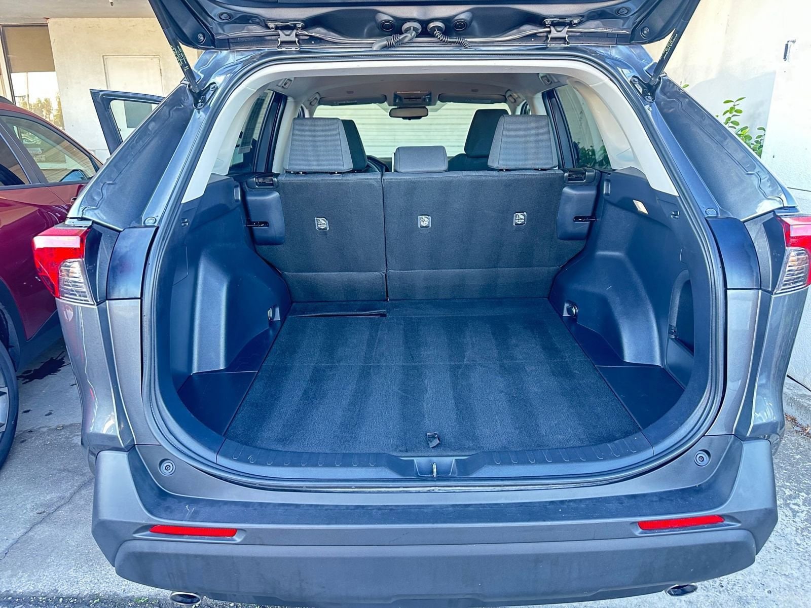 Thumbnail: 2025 Toyota RAV4 - 31