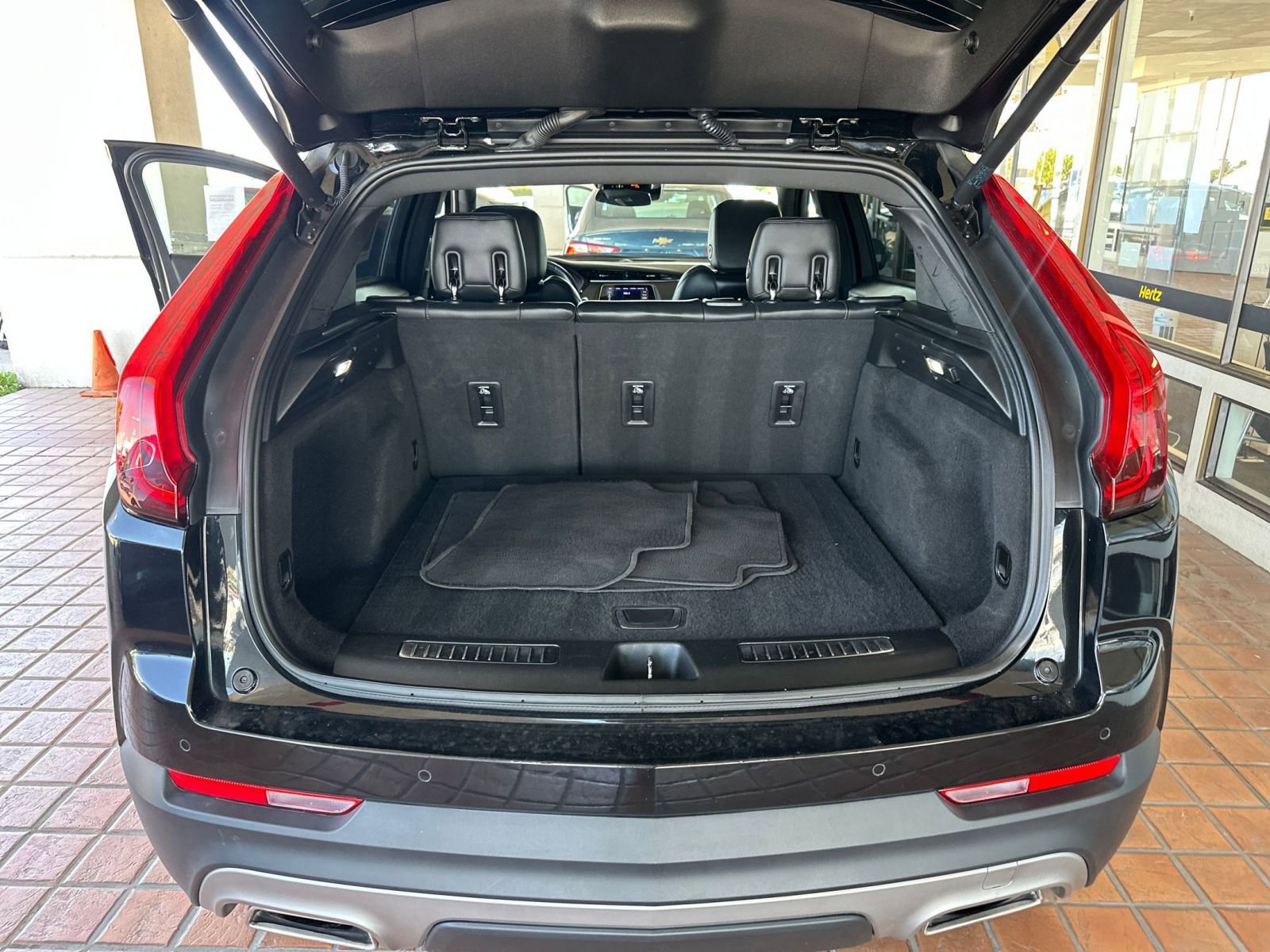 Thumbnail: 2023 Cadillac XT4 - 28