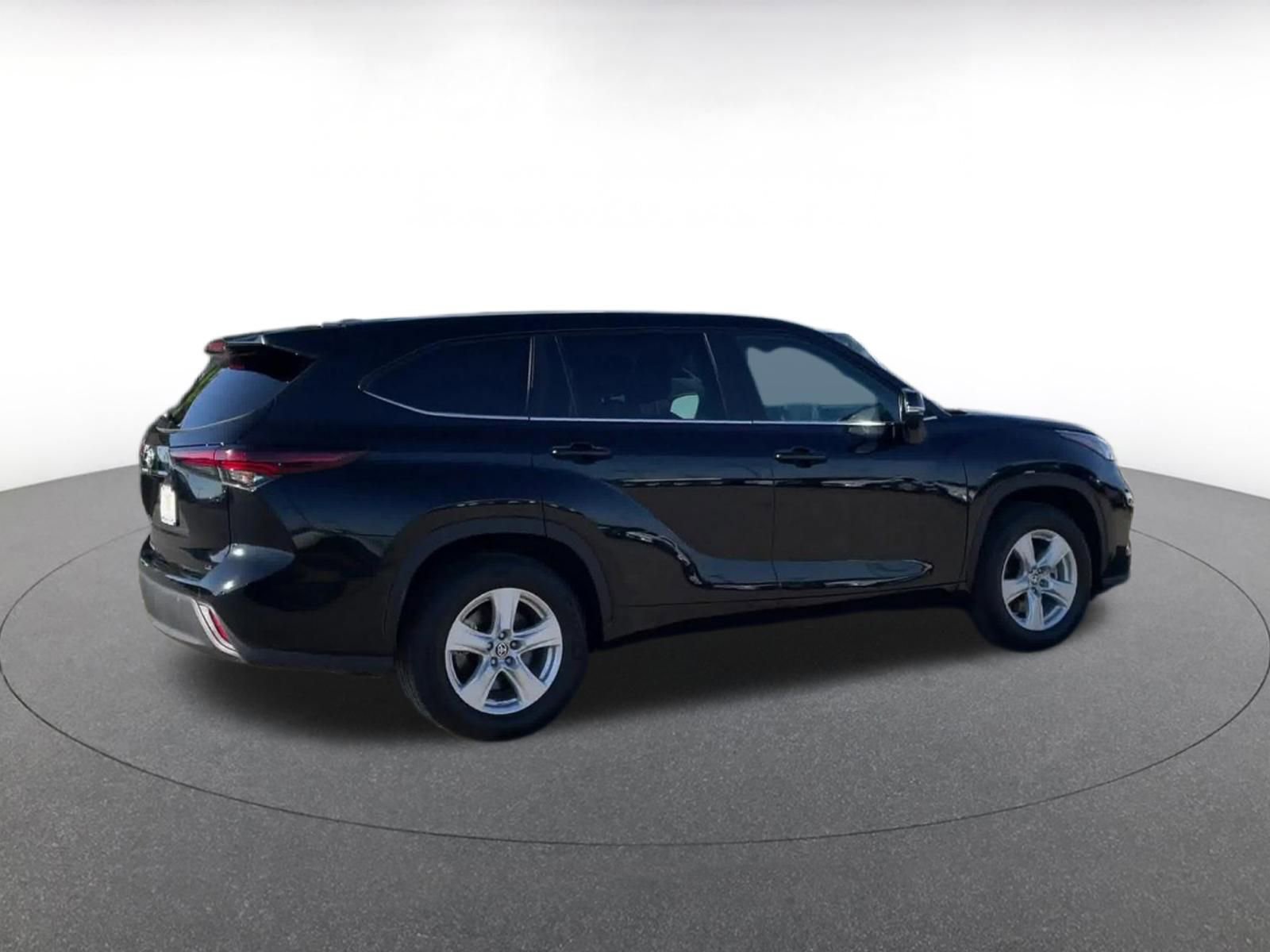 Thumbnail: 2025 Toyota Highlander - 15