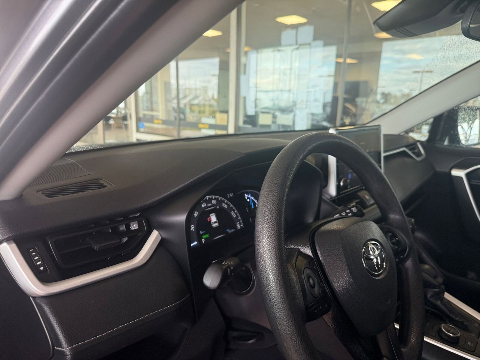 Thumbnail: 2025 Toyota RAV4 - 33