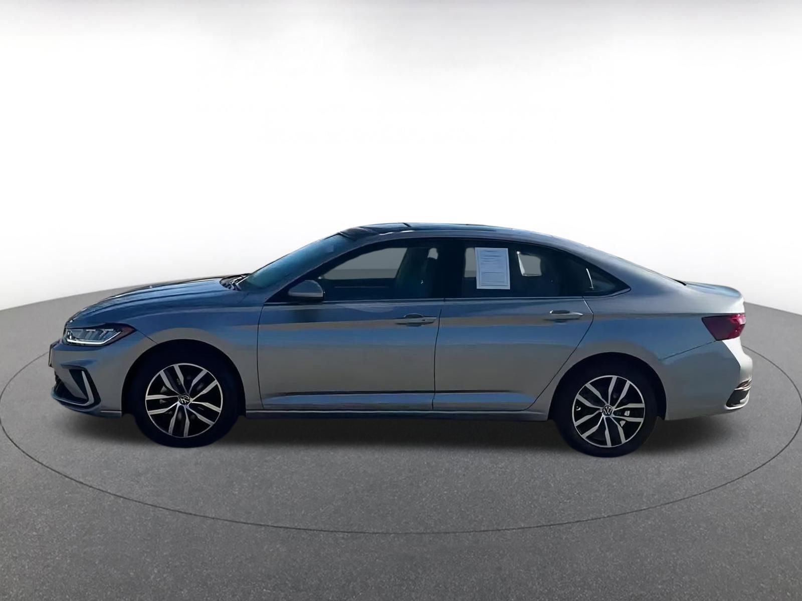 Thumbnail: 2025 Volkswagen Jetta - 11