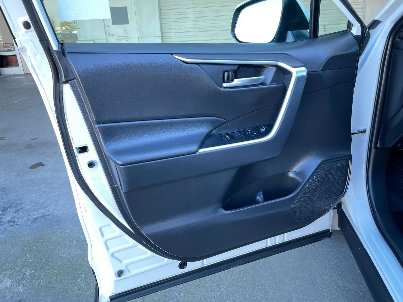 Thumbnail: 2025 Toyota RAV4 - 18