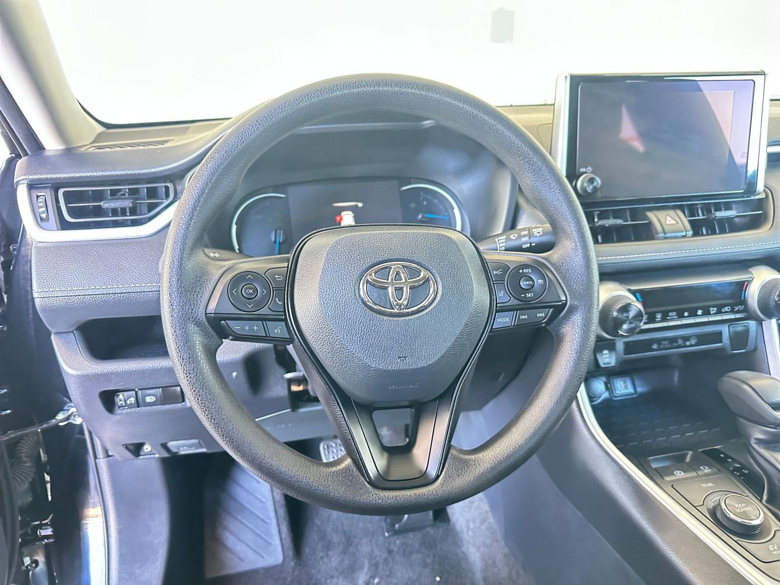 Thumbnail: 2025 Toyota RAV4 - 28