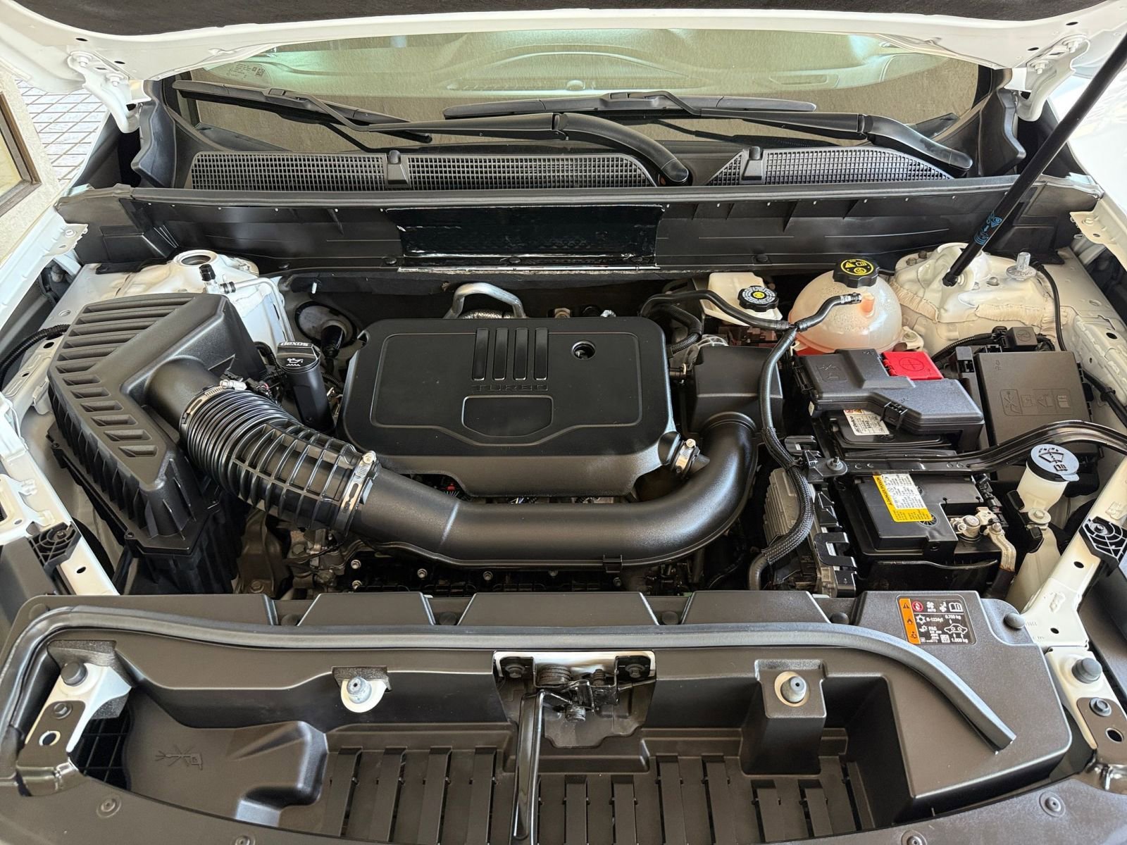 Thumbnail: 2023 GMC Acadia - 32