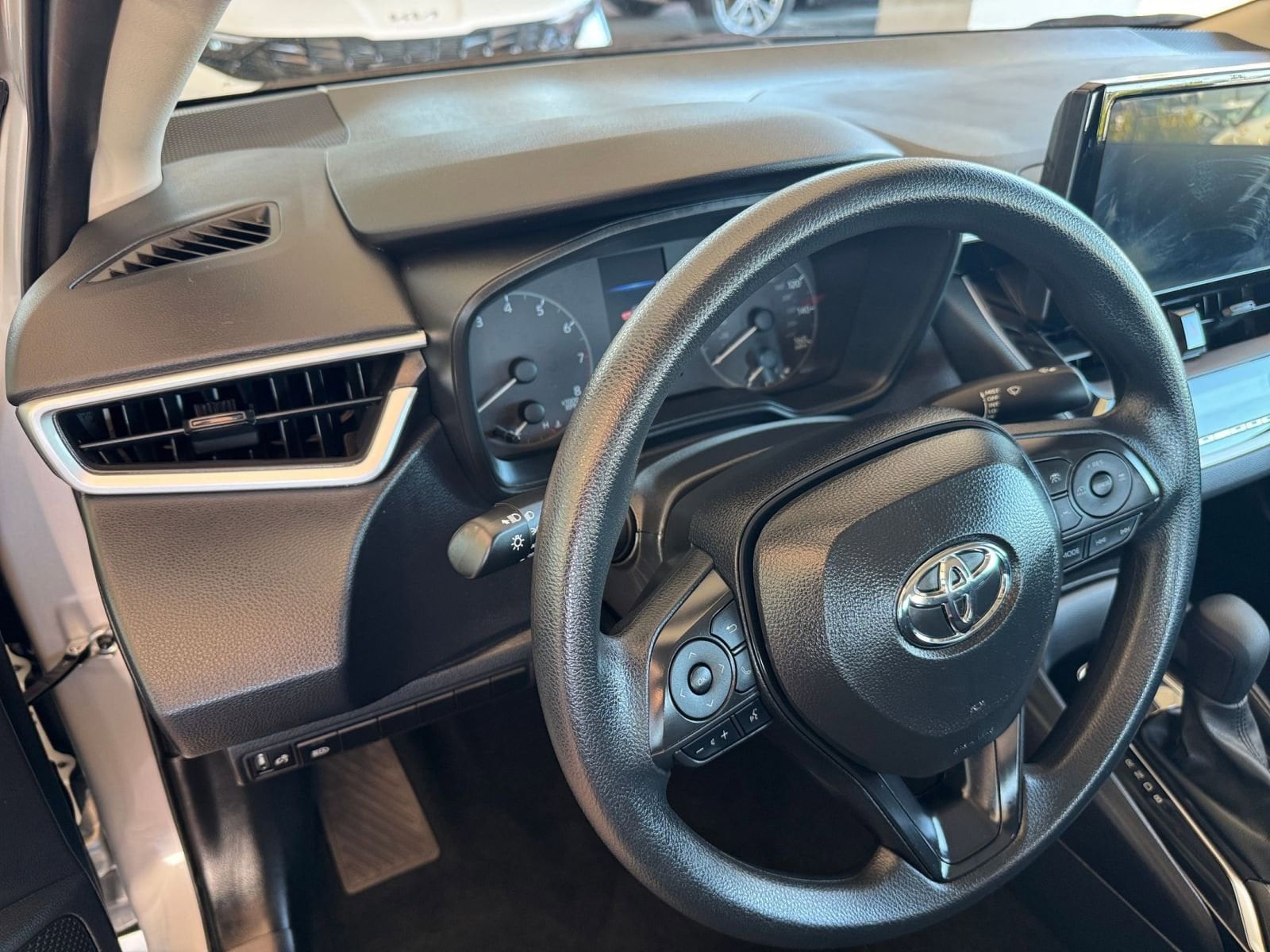 Thumbnail: 2025 Toyota Corolla - 33