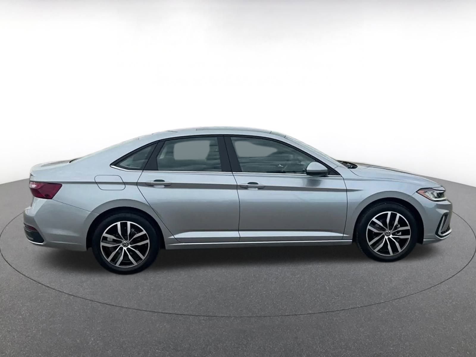 Thumbnail: 2025 Volkswagen Jetta - 16