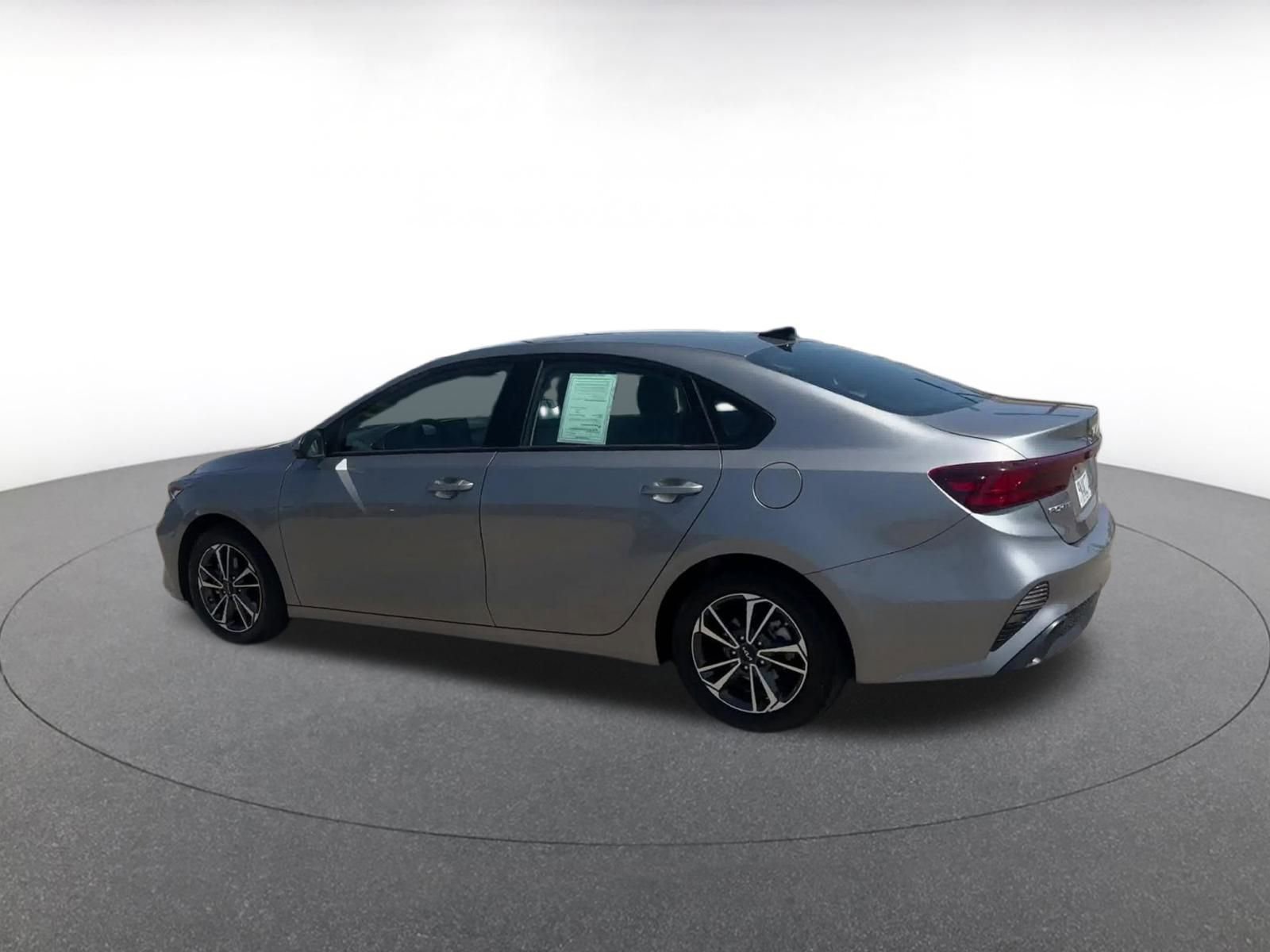 Thumbnail: 2024 Kia Forte - 10