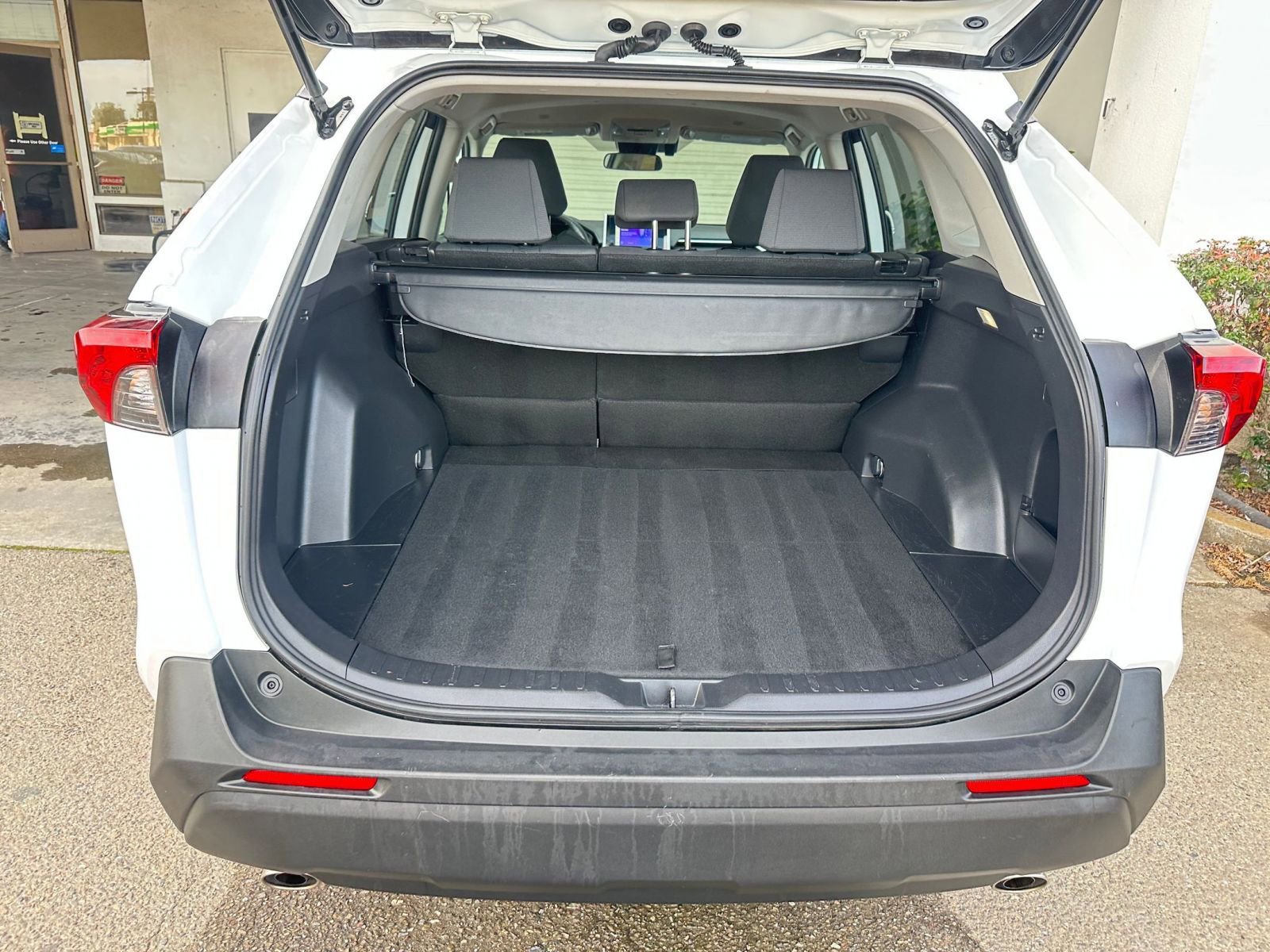 Thumbnail: 2025 Toyota RAV4 - 31