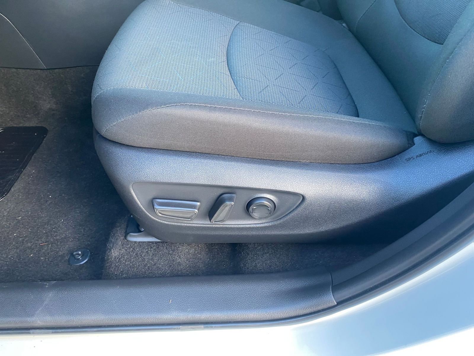 Thumbnail: 2025 Toyota RAV4 - 23