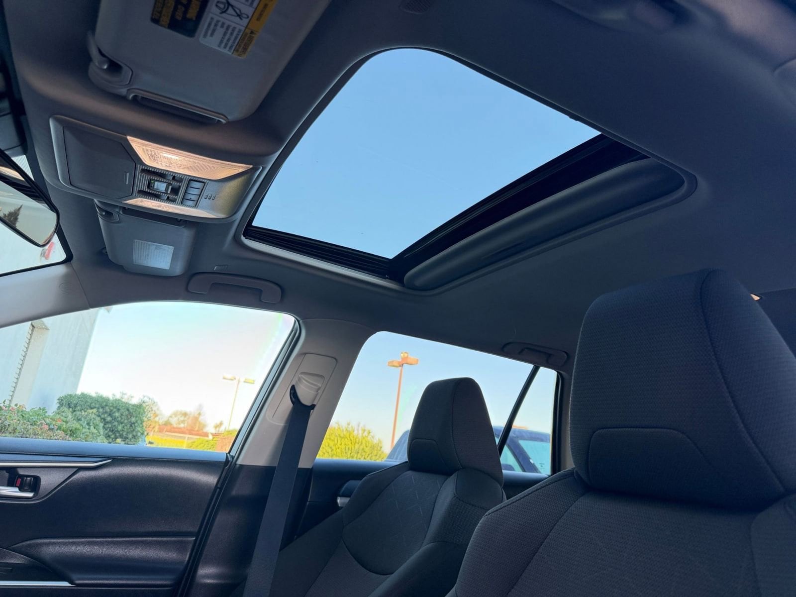 Thumbnail: 2025 Toyota RAV4 - 30