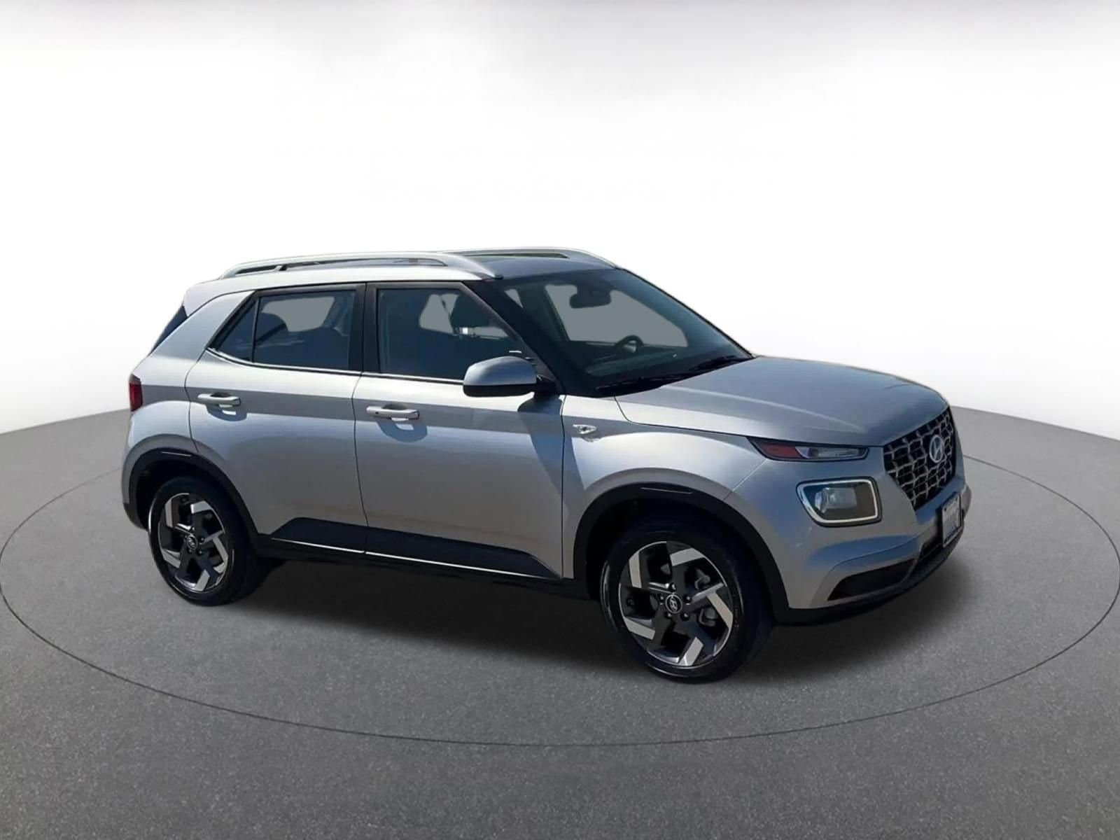 Thumbnail: 2025 Hyundai Venue - 2