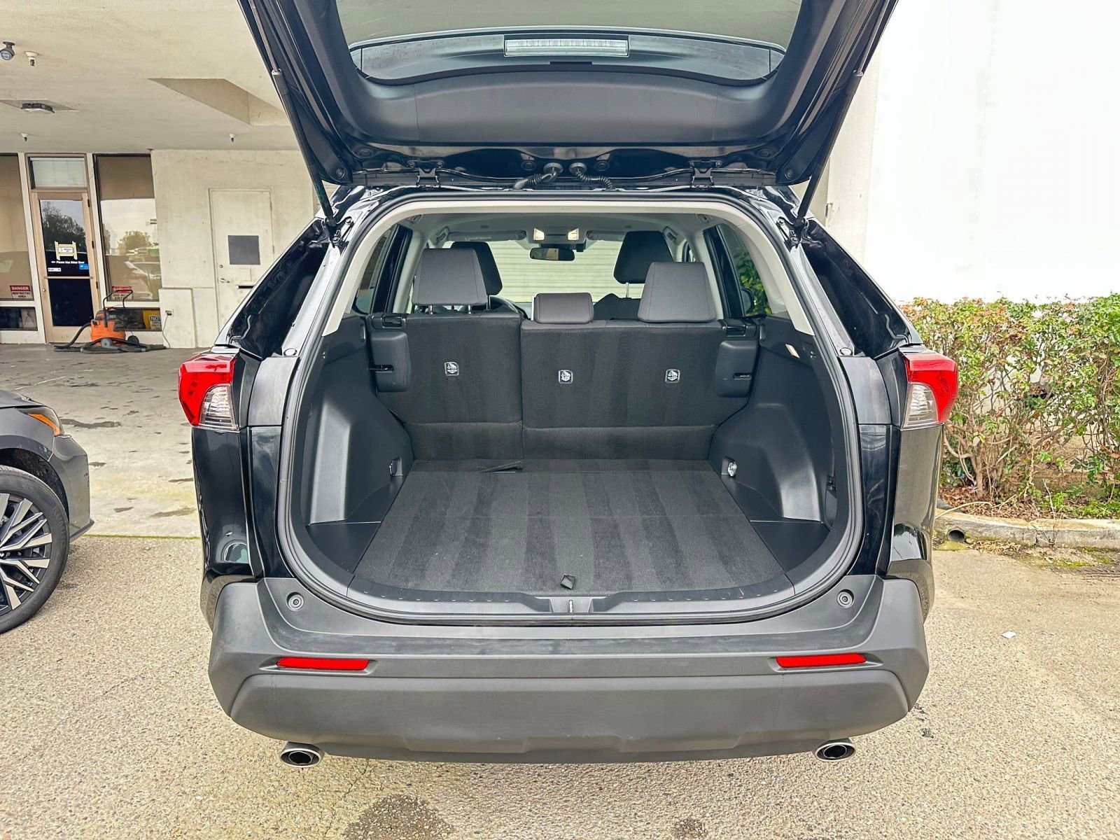 Thumbnail: 2025 Toyota RAV4 - 31