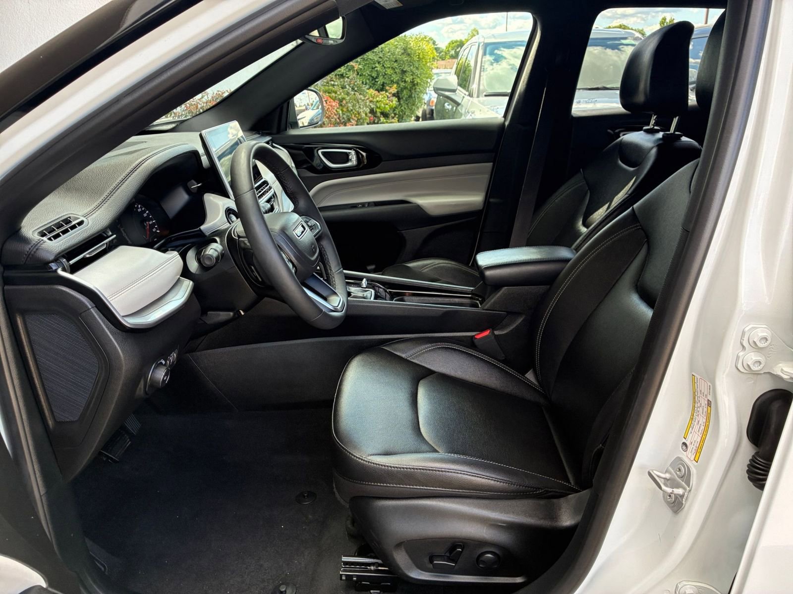 Thumbnail: 2025 Jeep Compass - 28