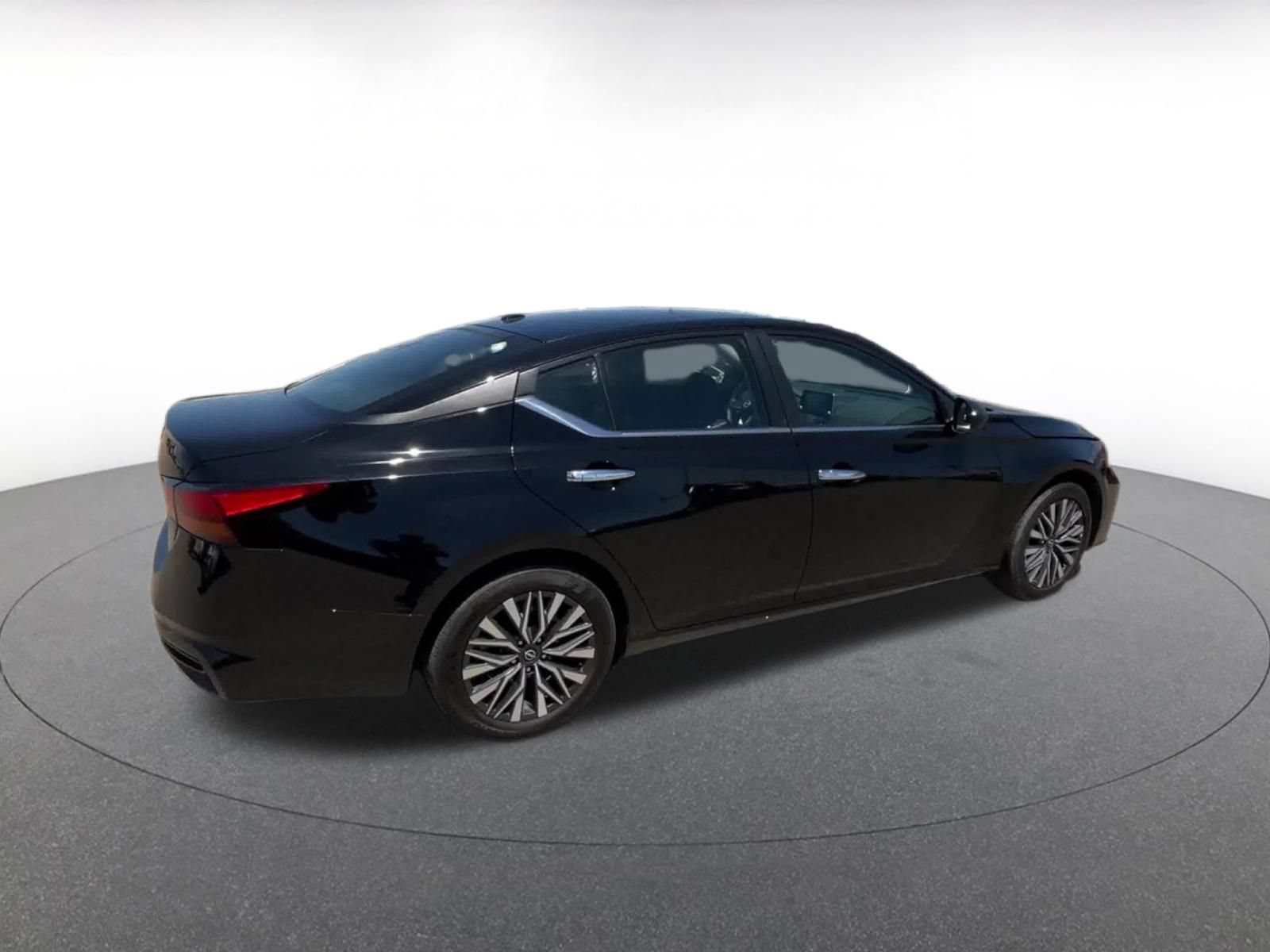 Thumbnail: 2025 Nissan Altima - 14