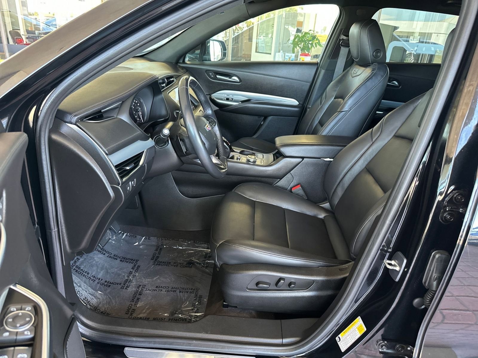 Thumbnail: 2023 Cadillac XT4 - 25