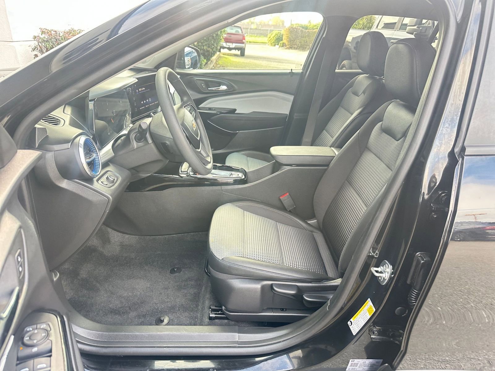 Thumbnail: 2025 Chevrolet Trax - 27