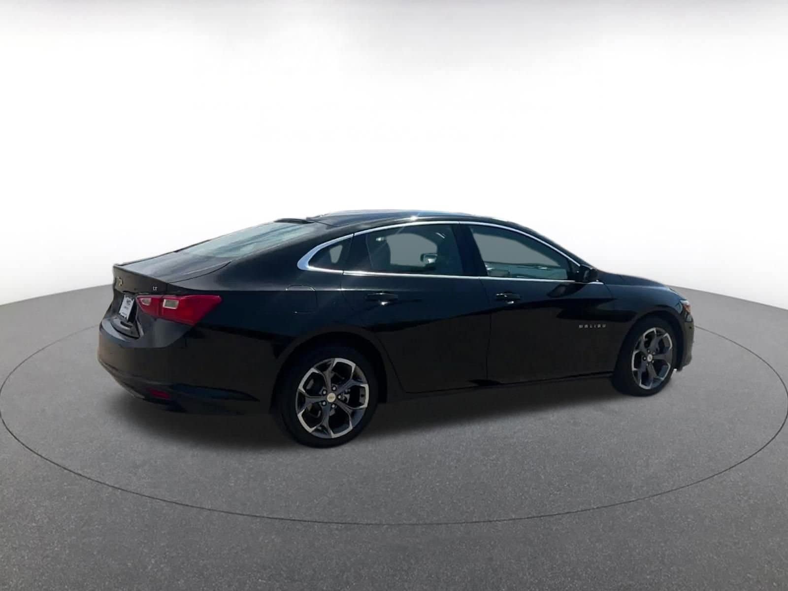Thumbnail: 2023 Chevrolet Malibu - 15