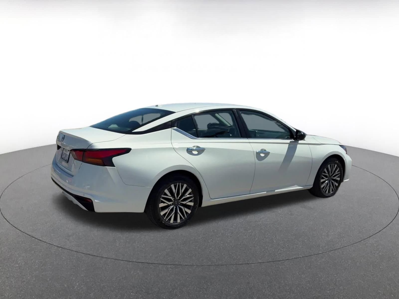 Thumbnail: 2025 Nissan Altima - 15