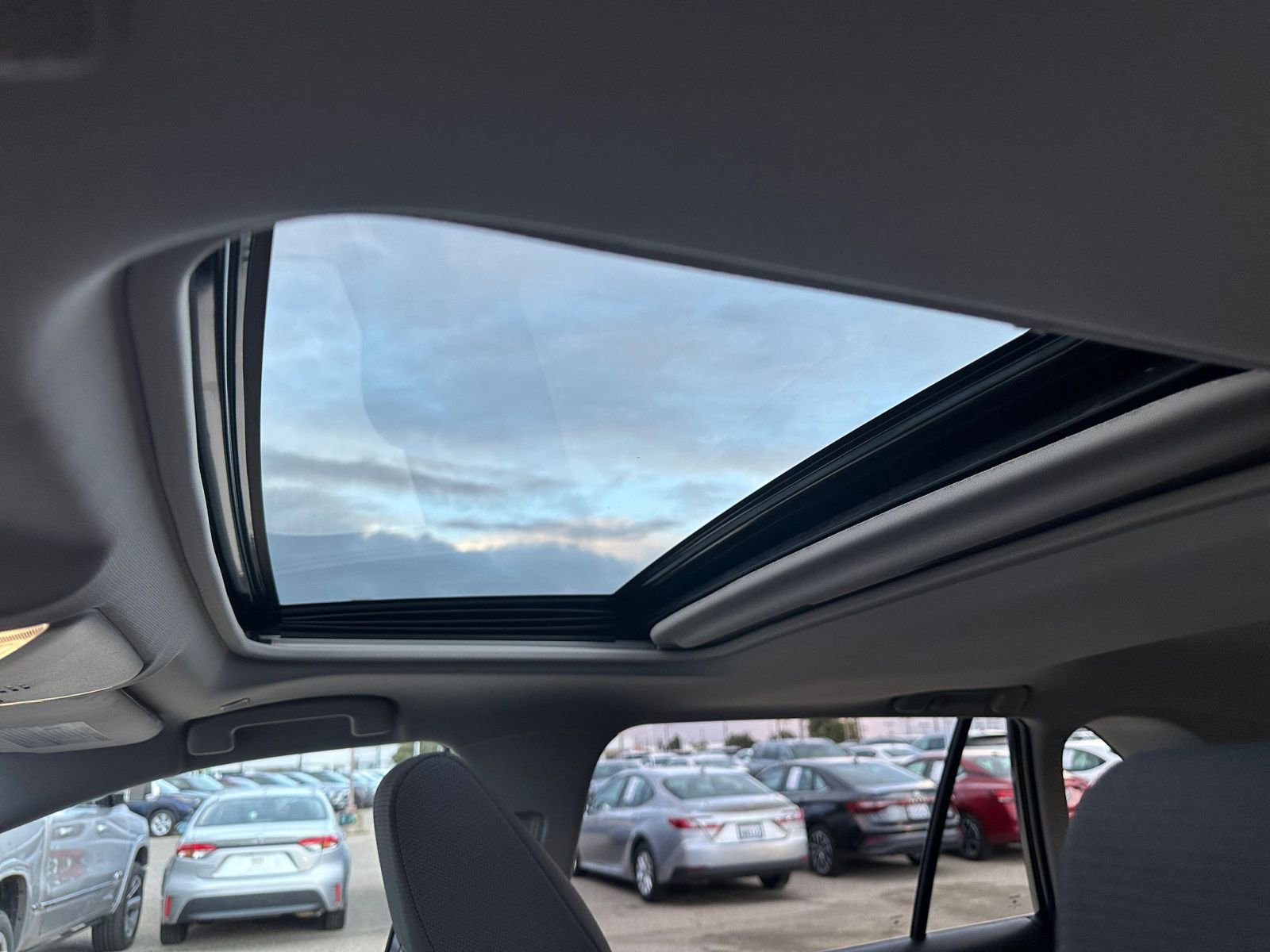 Thumbnail: 2025 Toyota RAV4 - 28