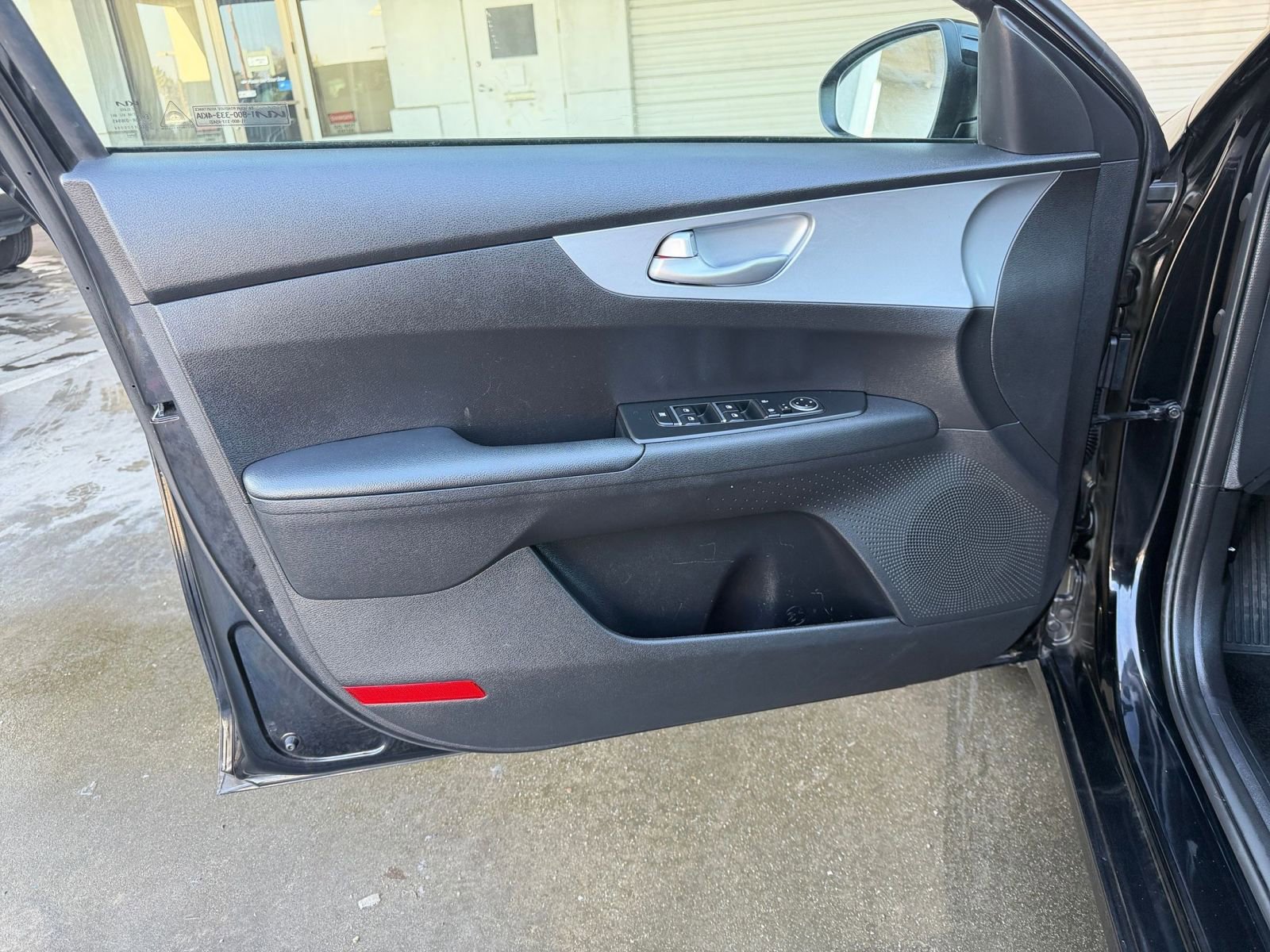 Thumbnail: 2023 Kia Forte - 18