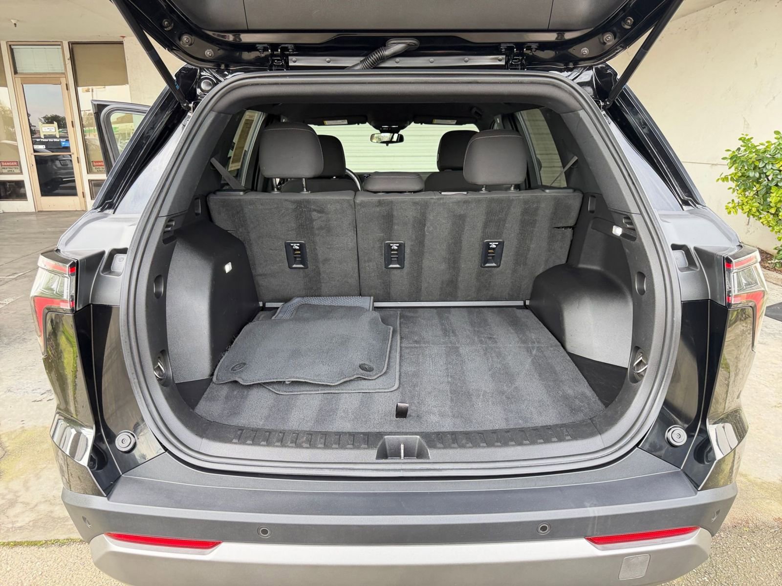 Thumbnail: 2025 Chevrolet Equinox - 32