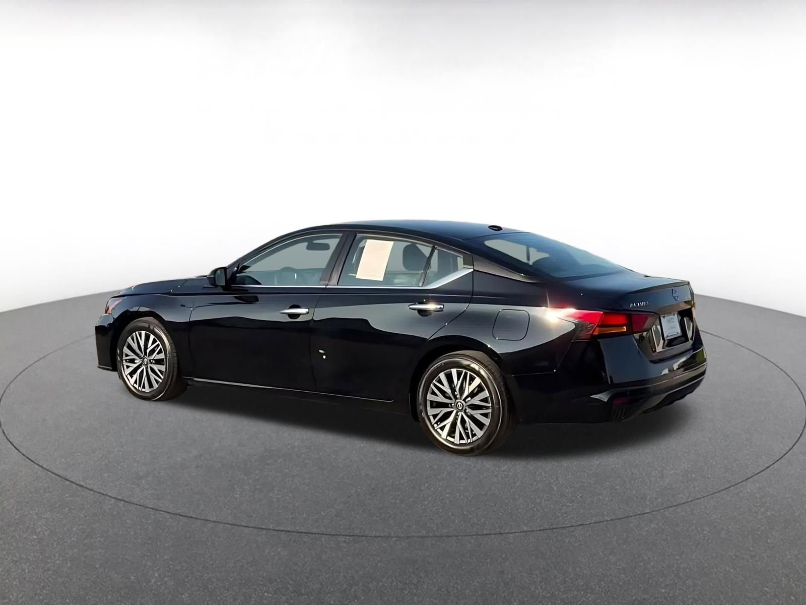 Thumbnail: 2025 Nissan Altima - 10