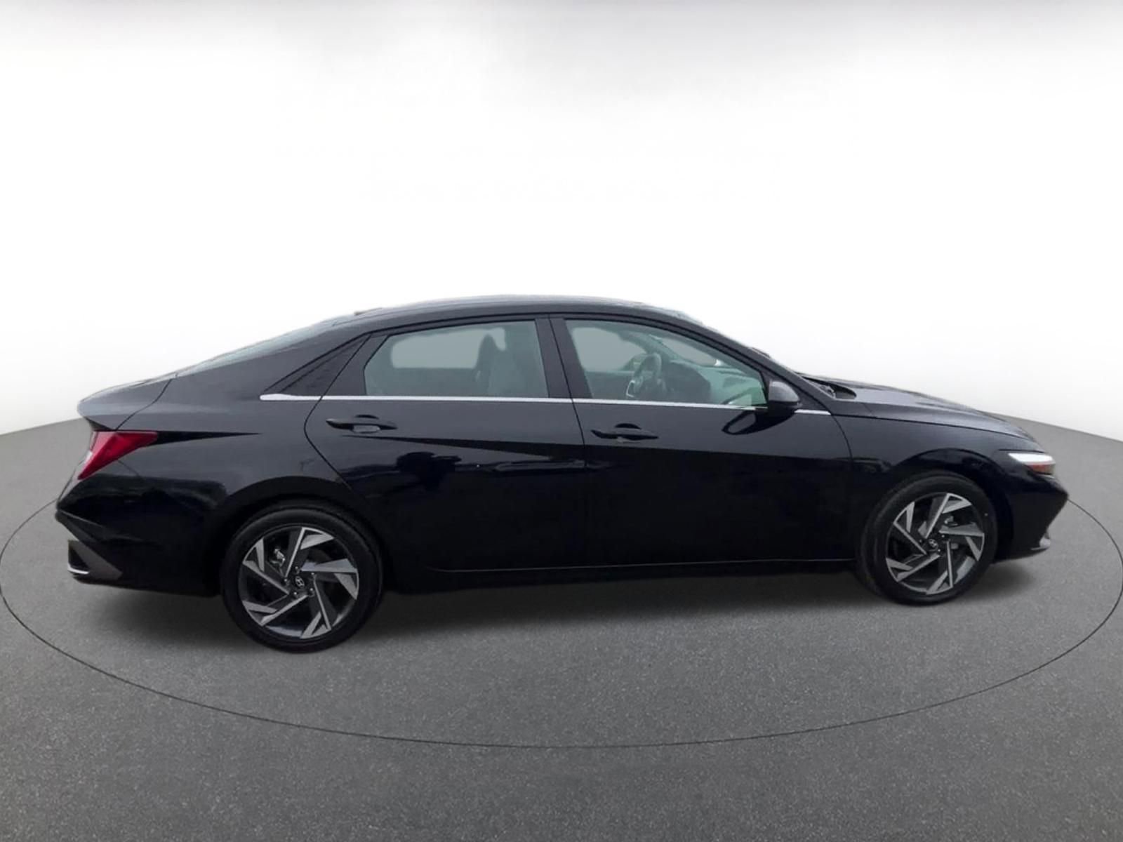 Thumbnail: 2025 Hyundai Elantra - 16