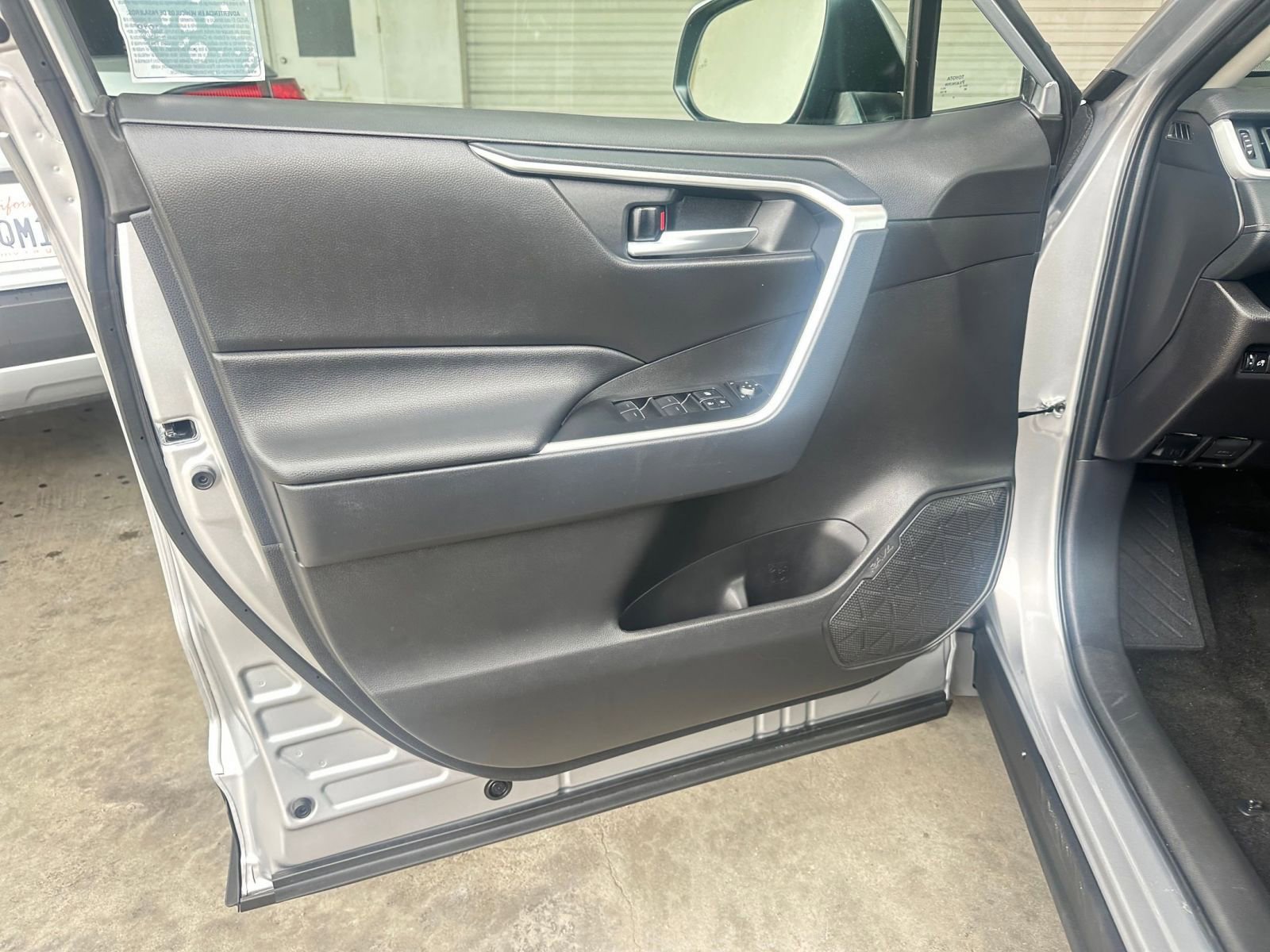 Thumbnail: 2025 Toyota RAV4 - 20