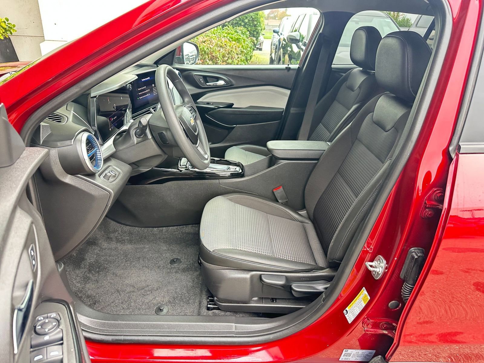 Thumbnail: 2025 Chevrolet Trax - 27