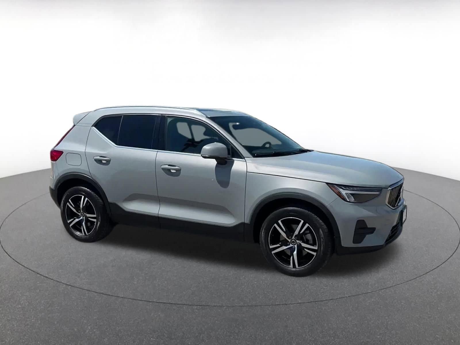 Thumbnail: 2024 Volvo XC40 - 2