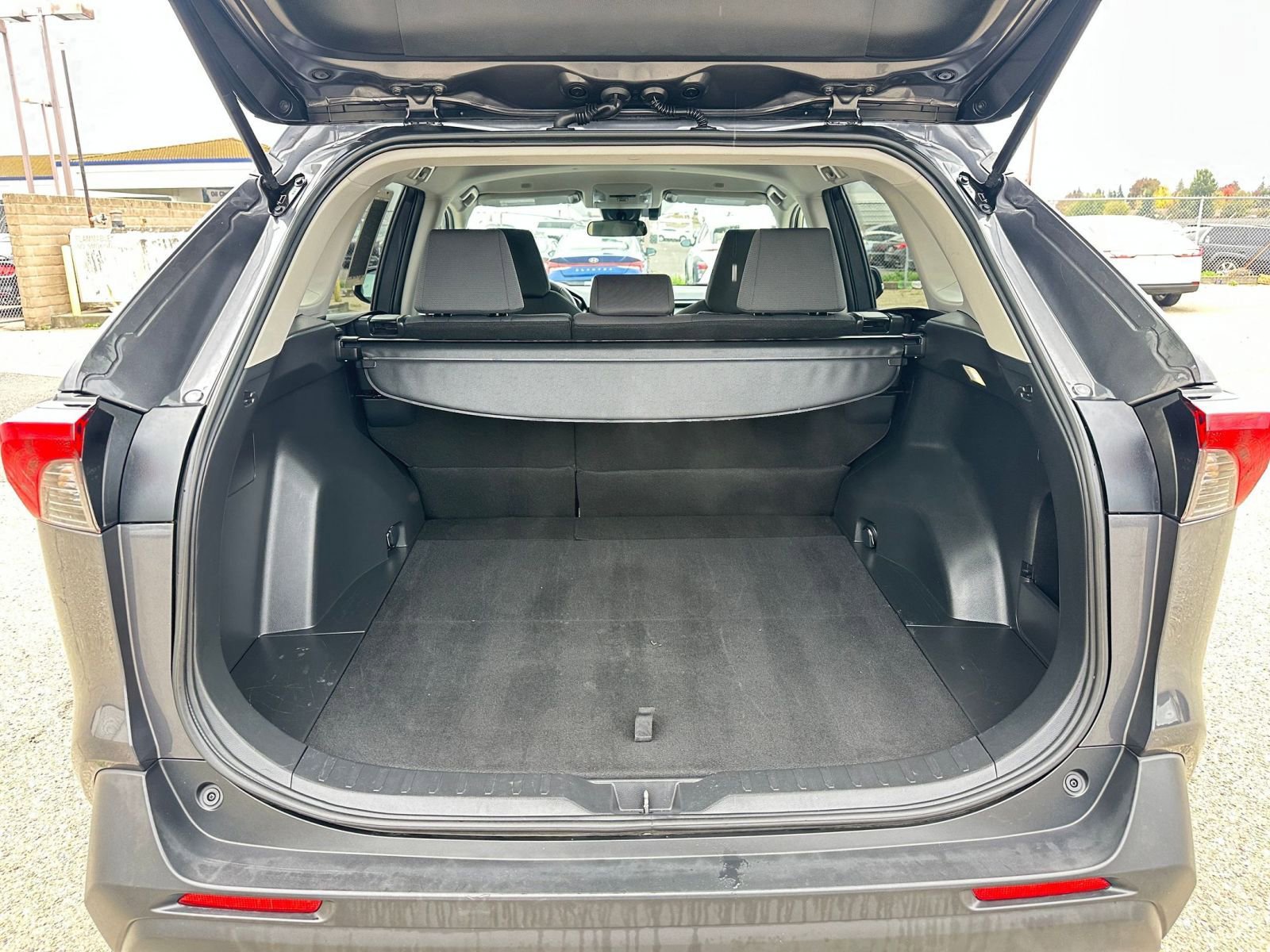 Thumbnail: 2025 Toyota RAV4 - 31