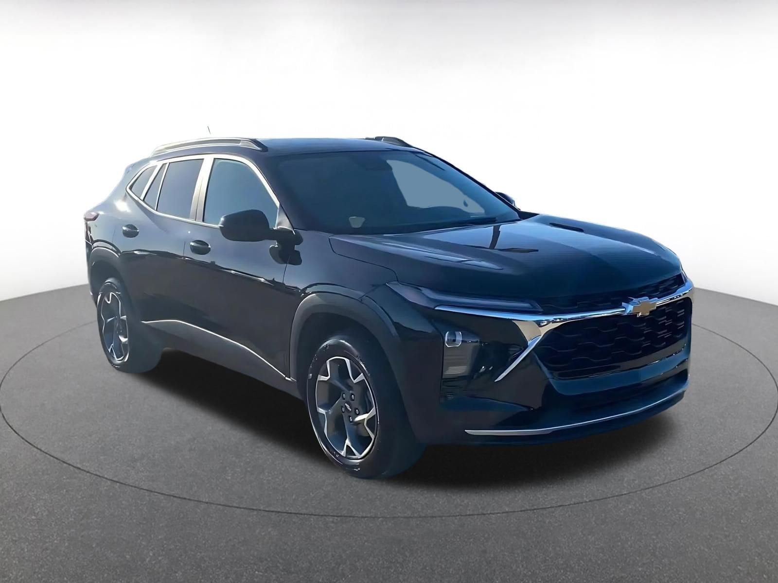 Thumbnail: 2025 Chevrolet Trax - 3