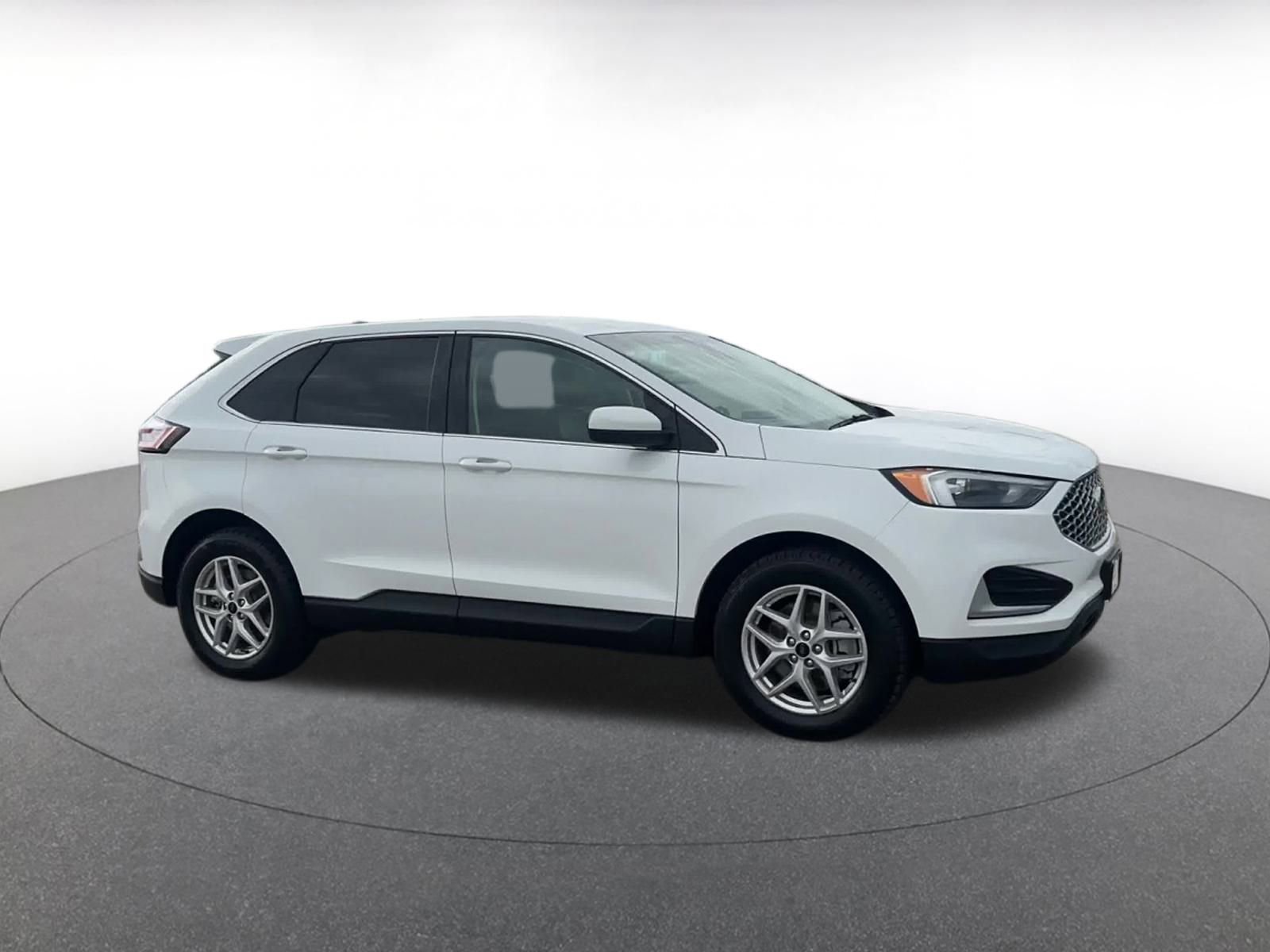 Thumbnail: 2023 Ford Edge - 2