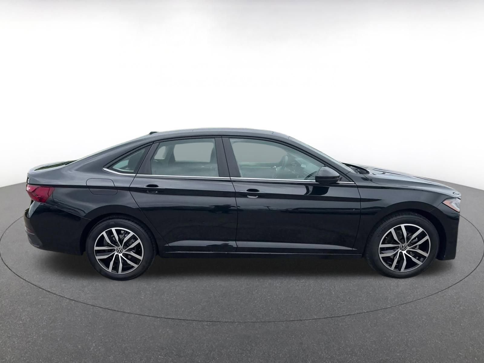 Thumbnail: 2025 Volkswagen Jetta - 16