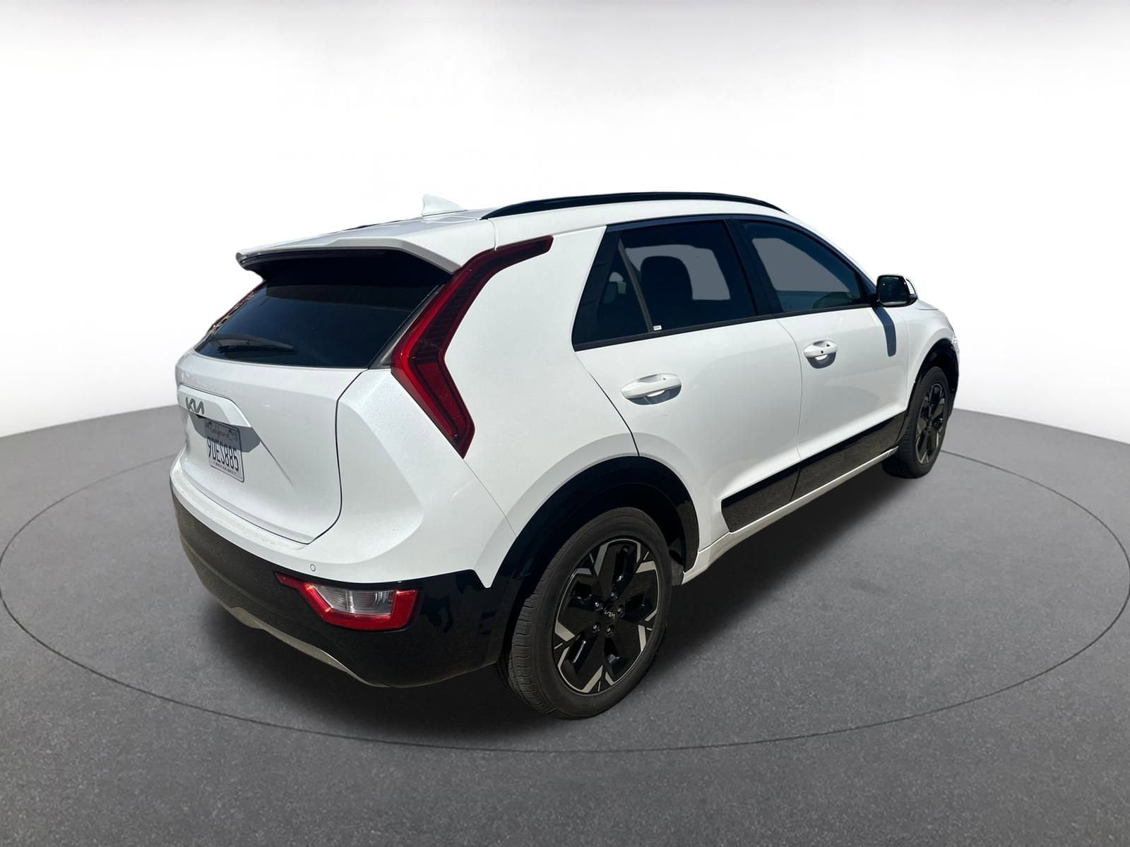 Thumbnail: 2023 Kia Niro - 5