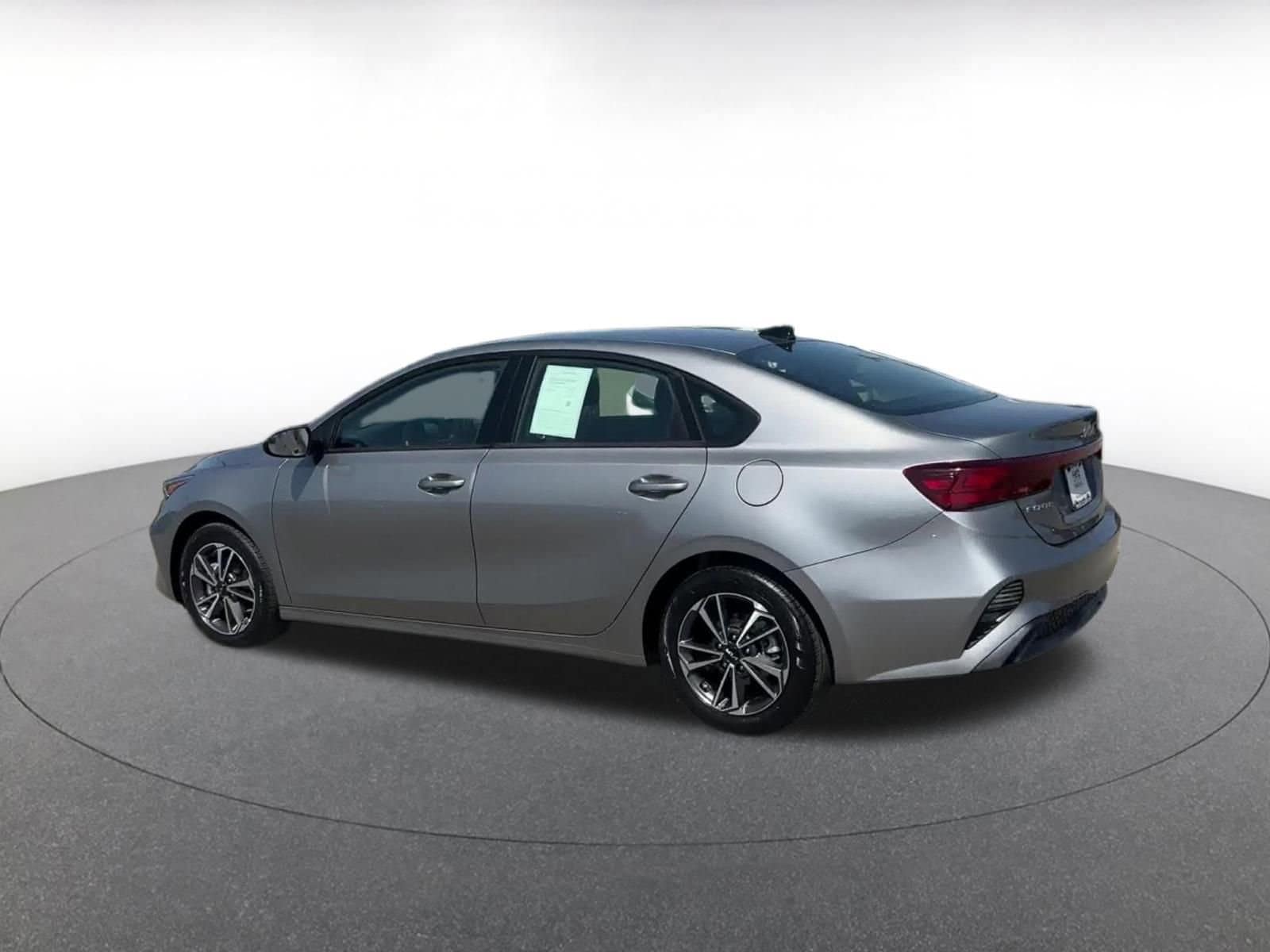 Thumbnail: 2024 Kia Forte - 10