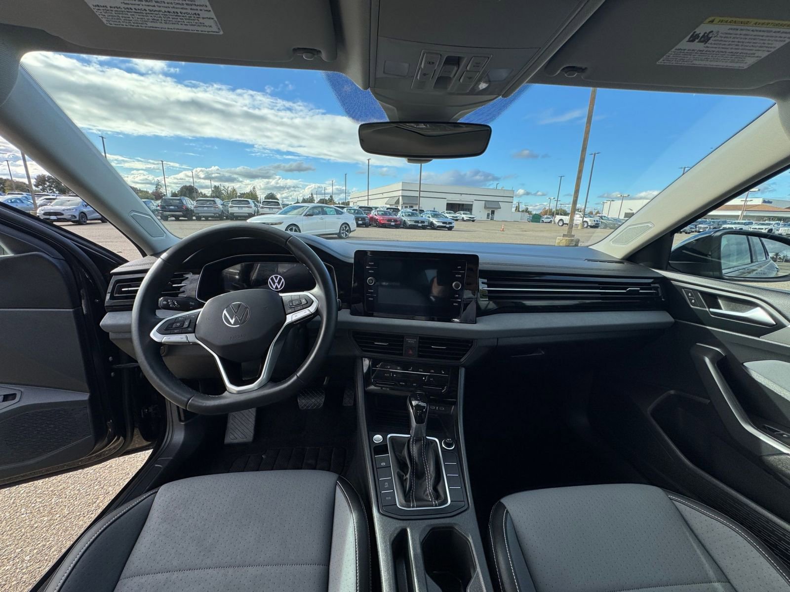 Thumbnail: 2025 Volkswagen Jetta - 33