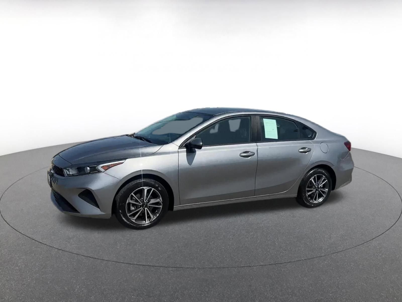 Thumbnail: 2024 Kia Forte - 7