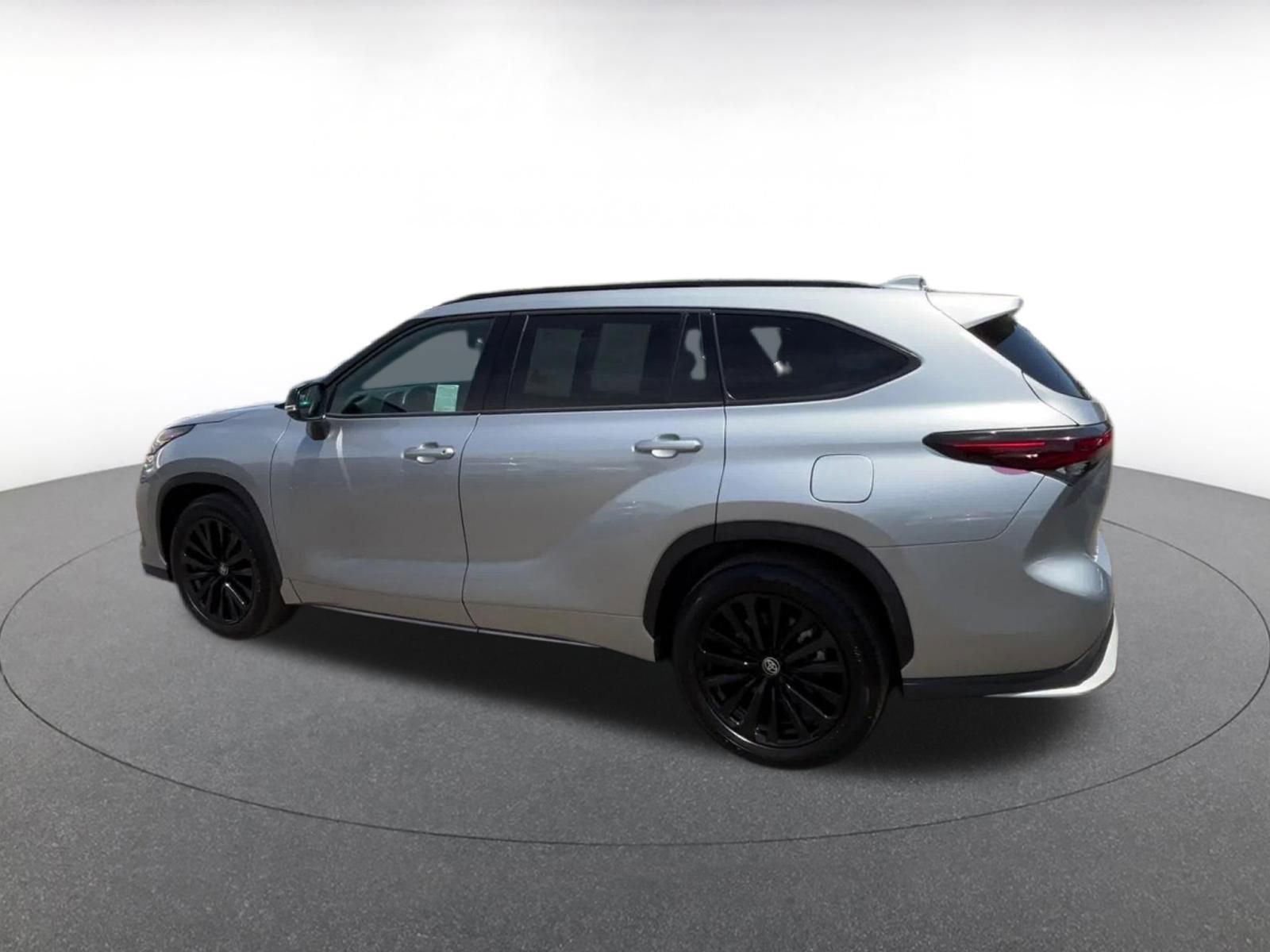 Thumbnail: 2025 Toyota Highlander - 10