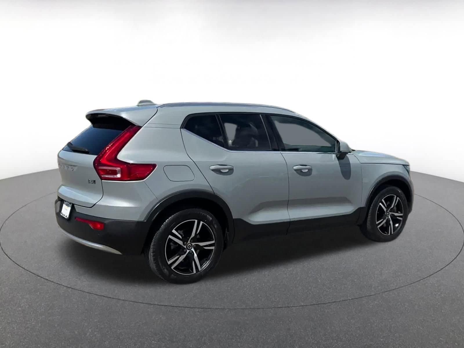 Thumbnail: 2024 Volvo XC40 - 15