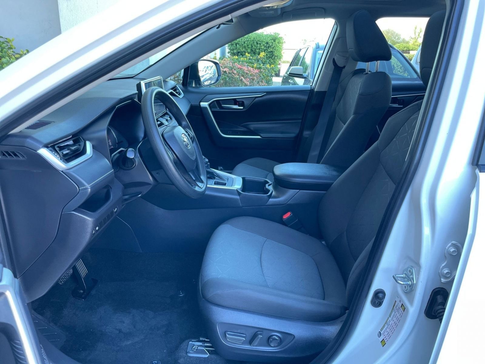 Thumbnail: 2025 Toyota RAV4 - 28