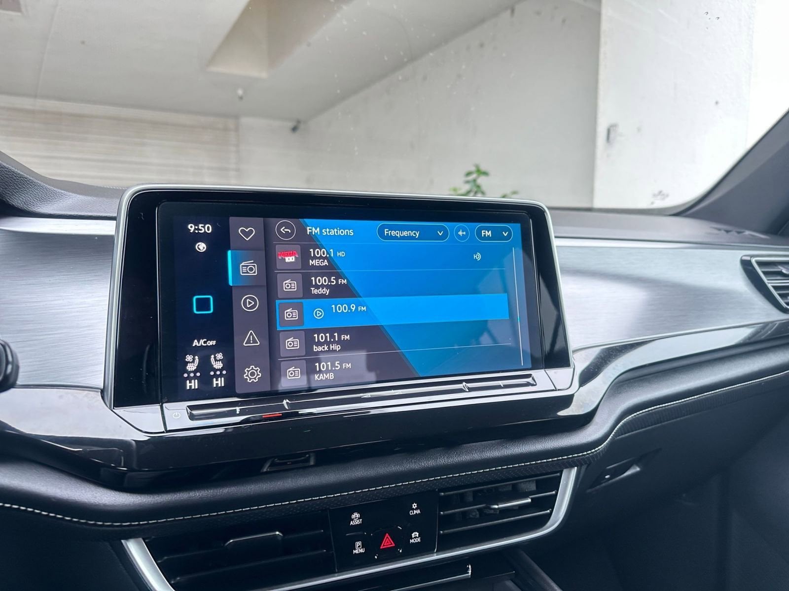 Thumbnail: 2025 Volkswagen Atlas - 21