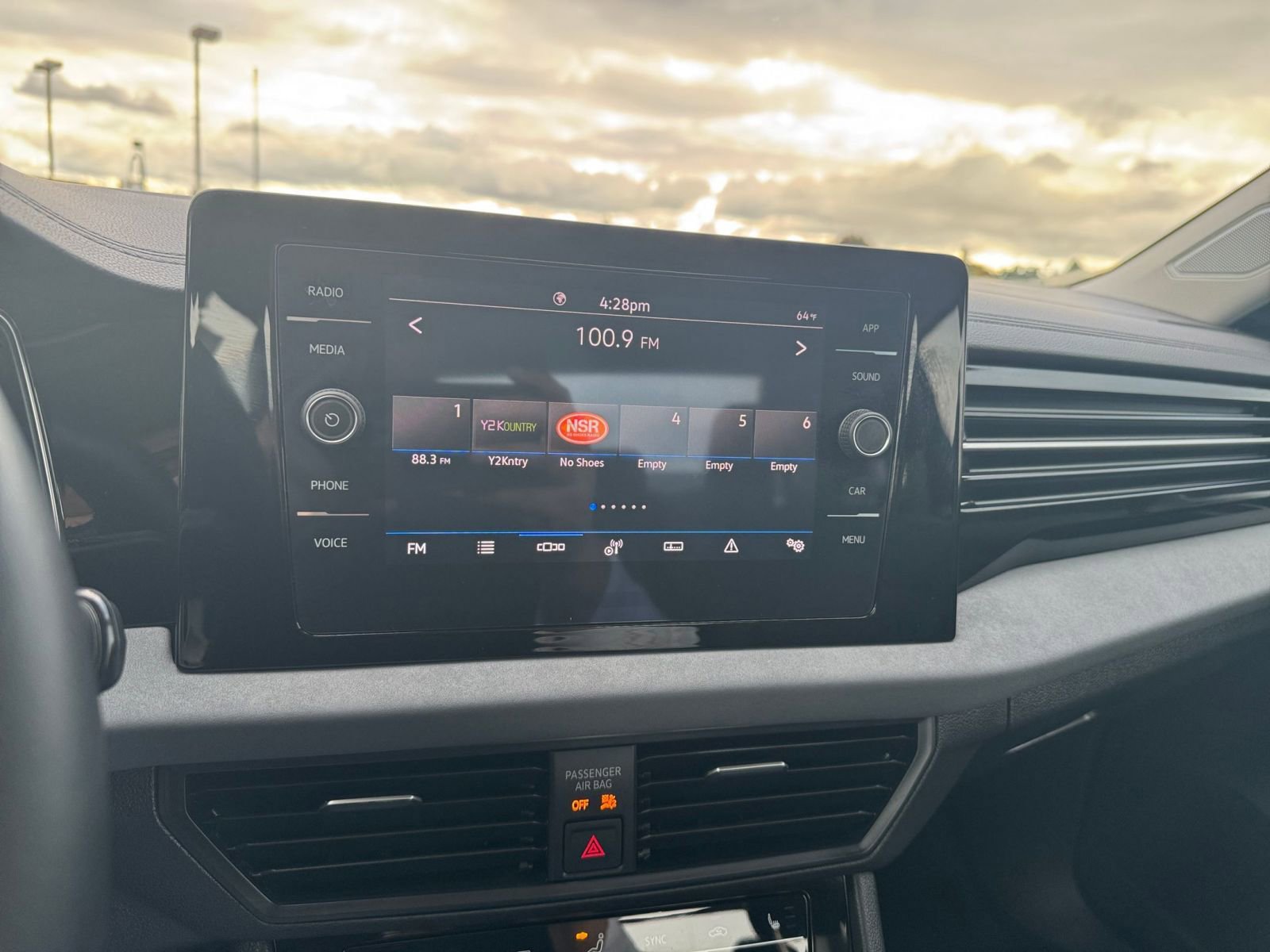 Thumbnail: 2025 Volkswagen Jetta - 21