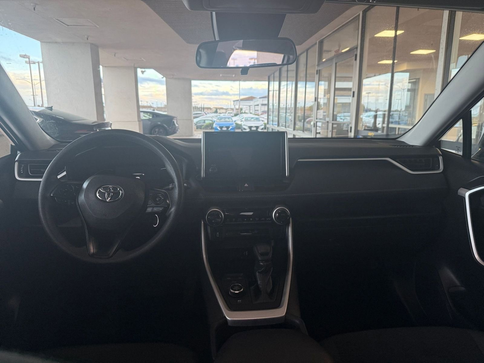 Thumbnail: 2025 Toyota RAV4 - 32