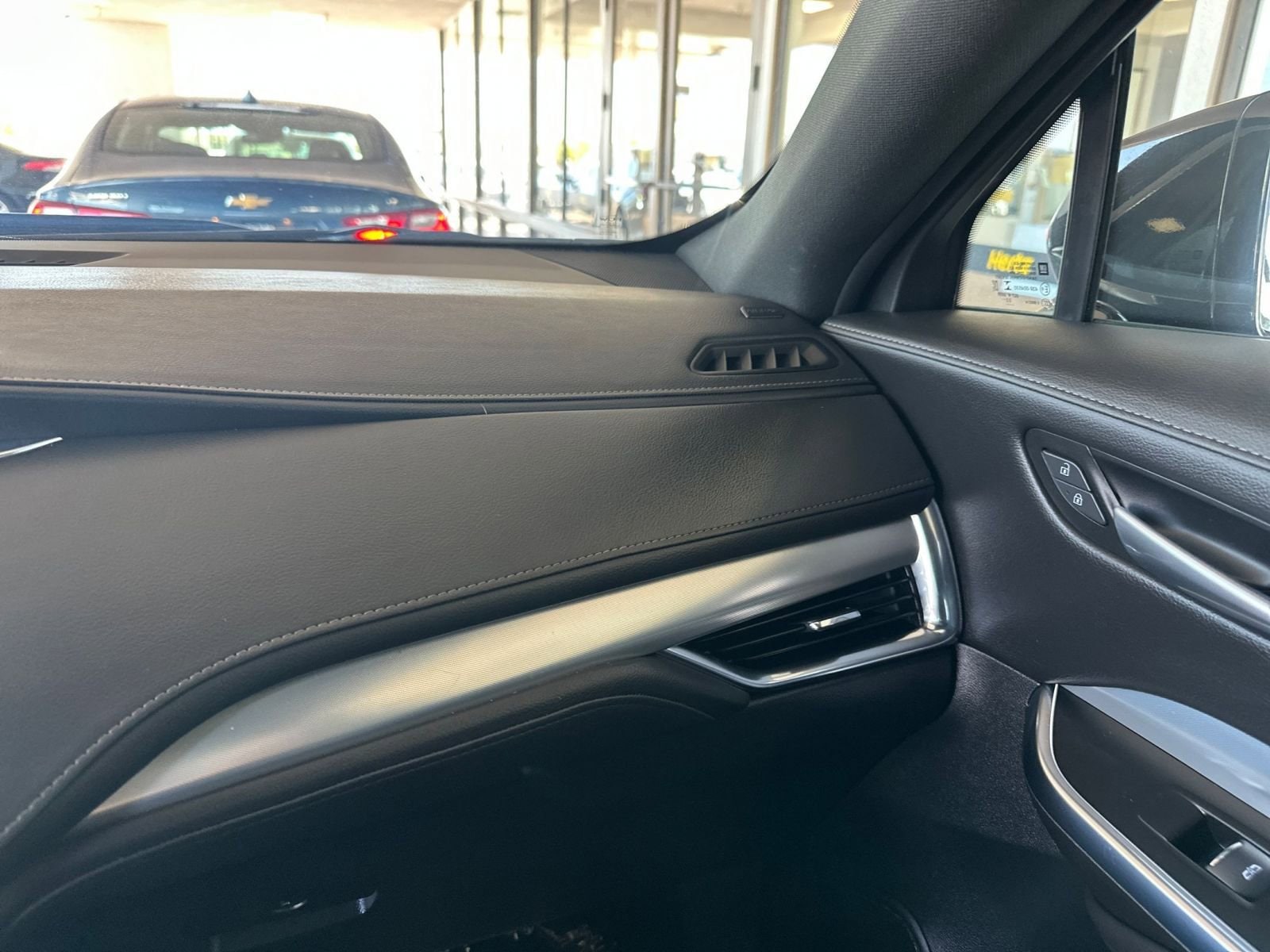 Thumbnail: 2023 Cadillac XT4 - 11