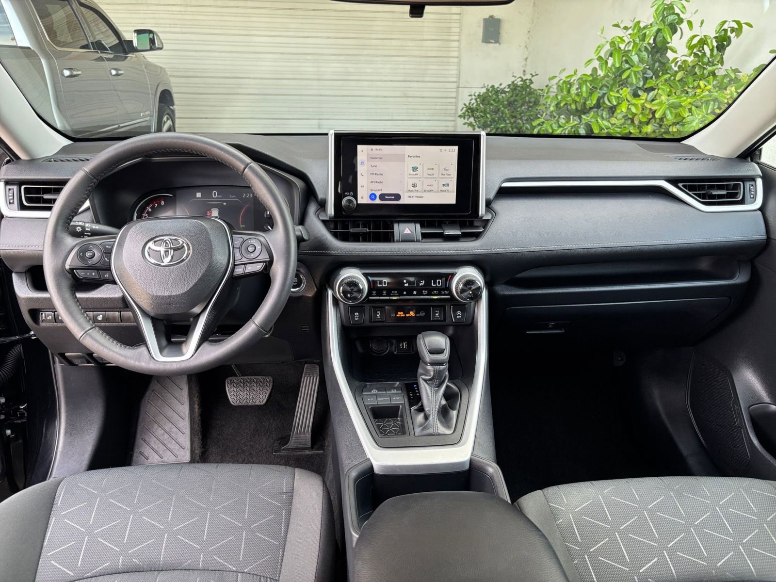 Thumbnail: 2025 Toyota RAV4 - 33