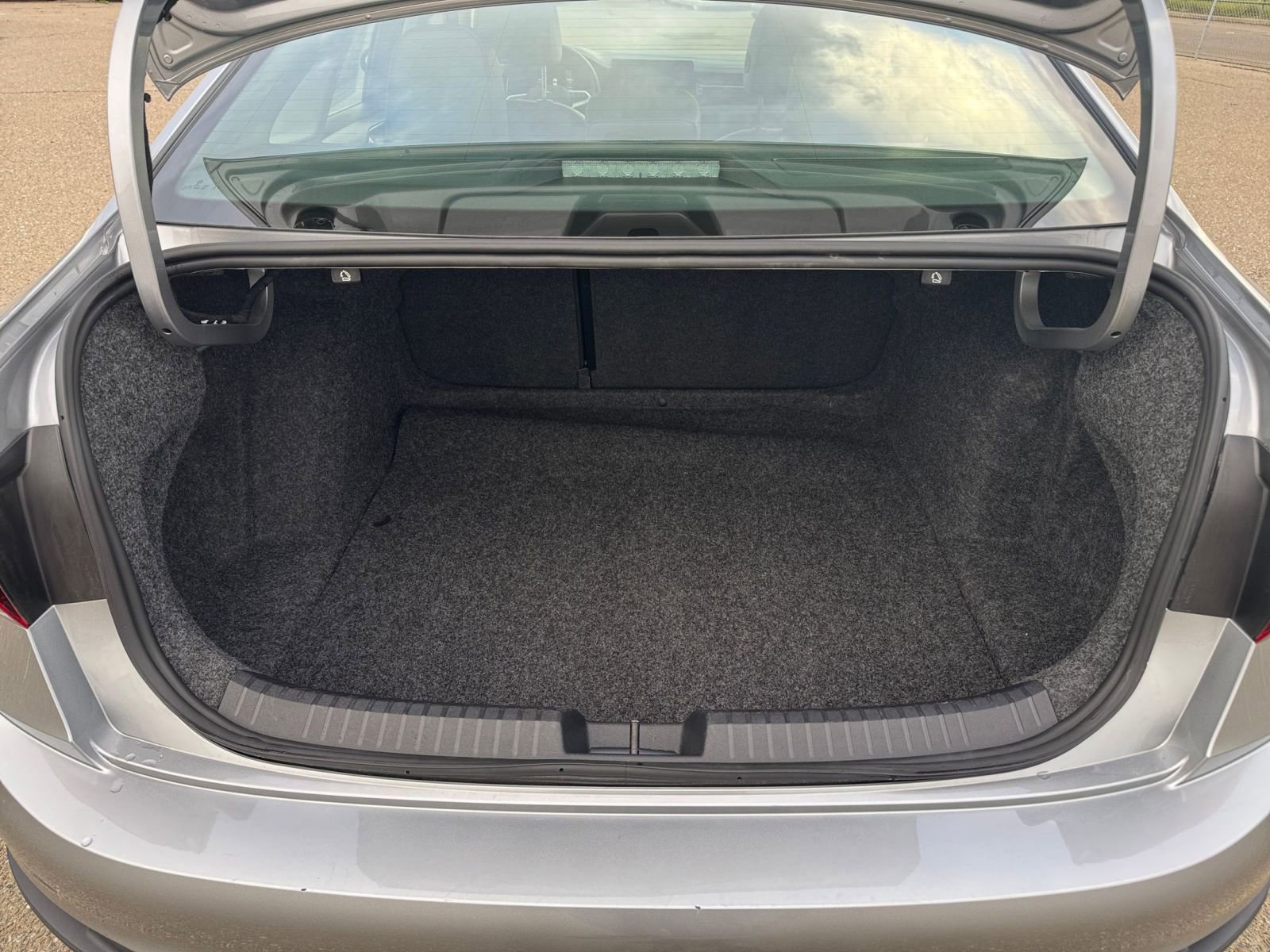 Thumbnail: 2025 Volkswagen Jetta - 31