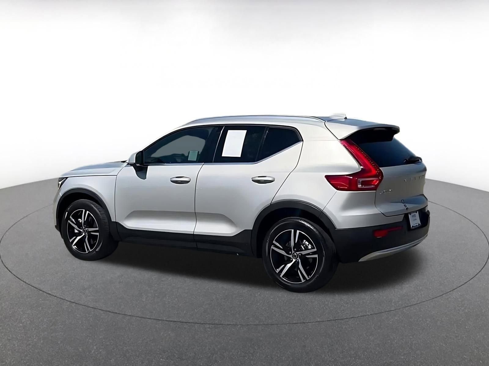 Thumbnail: 2024 Volvo XC40 - 11