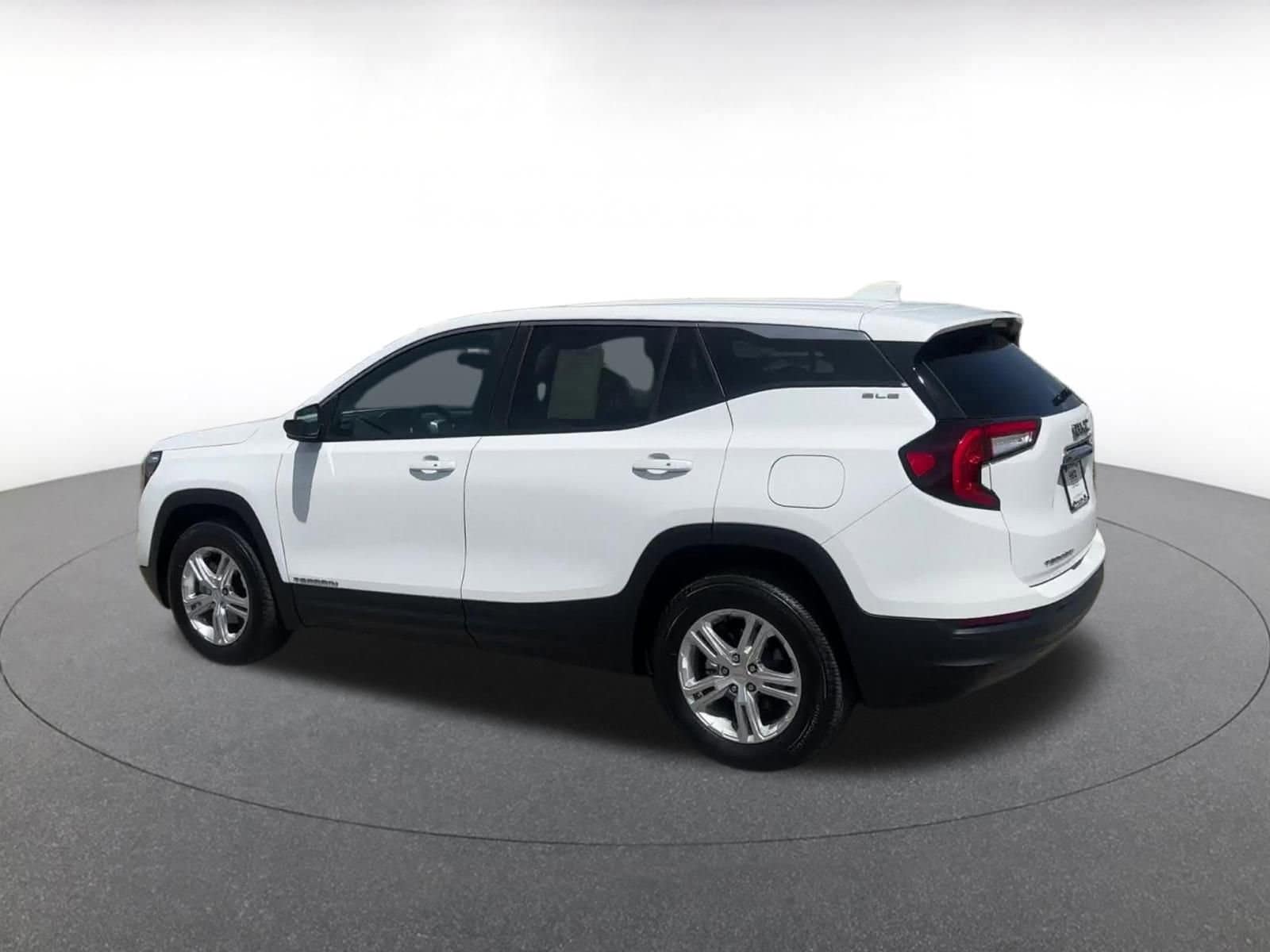 2024 GMC Terrain SLE 10